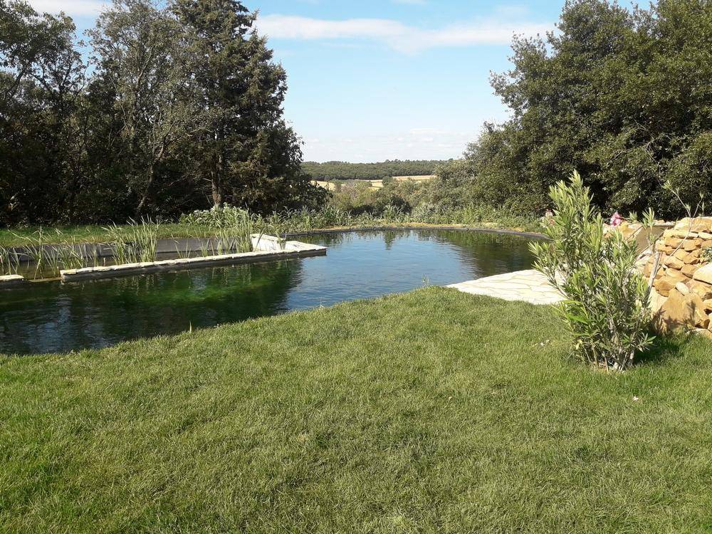 Bassin dans la plaine près d'Uzès - Piscine Naturelle du Bruel