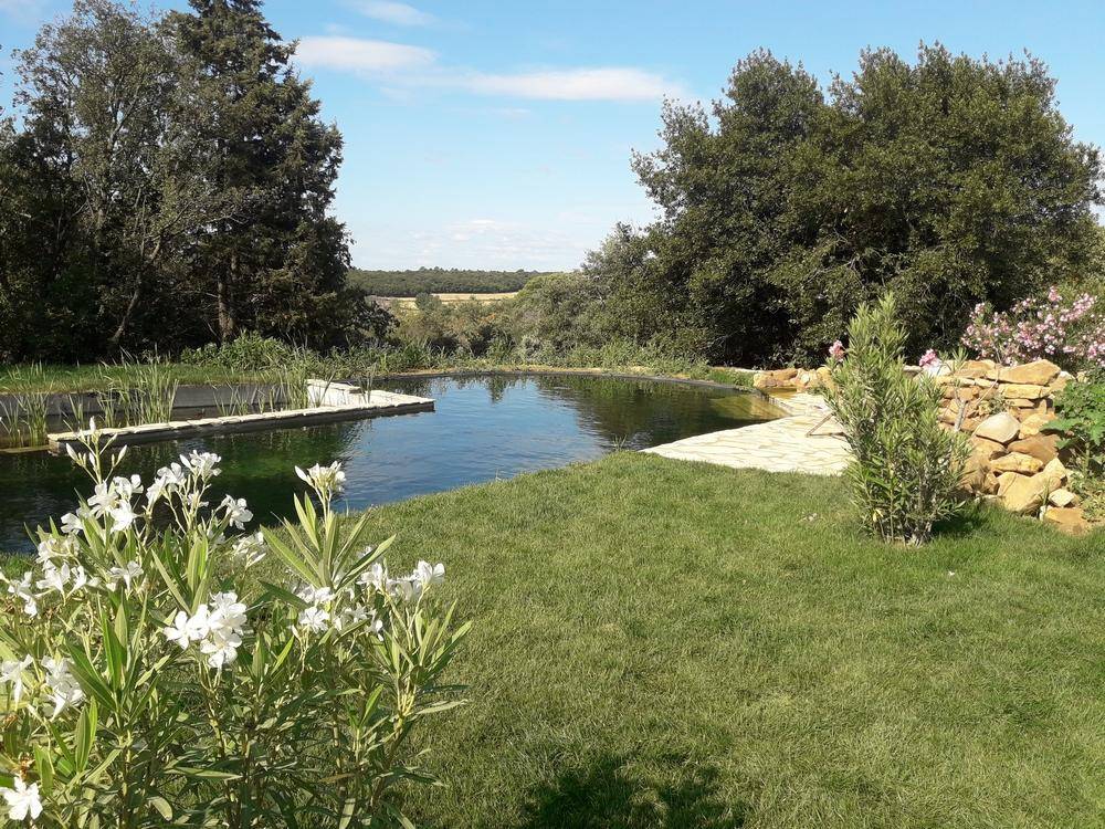 Bassin dans la plaine près d'Uzès - Piscine Naturelle du Bruel
