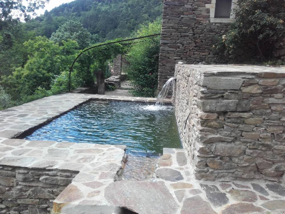 Piscine naturelle sur des faîsses - Piscine Naturelle du Bruel