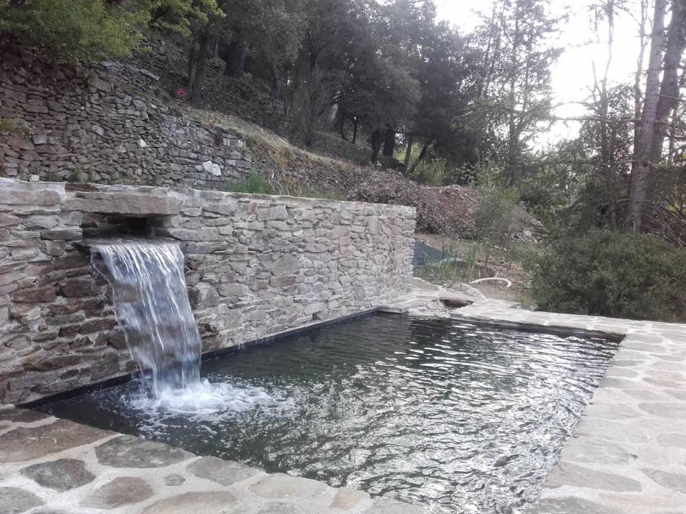 Piscine naturelle sur des faîsses - Piscine Naturelle du Bruel